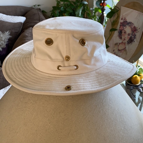 Tilley Endourable Outdoor Hat! - Picture 2 of 14